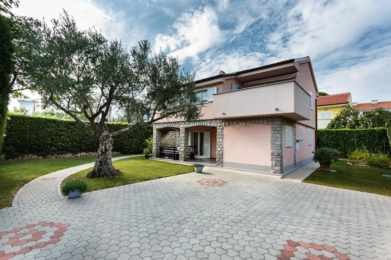 Premium Apartment Near Center And Beach With Parking Krk Town
